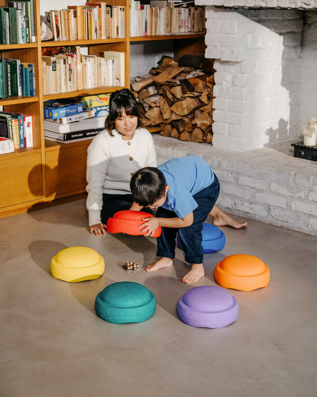 Stapelstein® Rainbow Set – 7 pierres d’équilibre avec balance board